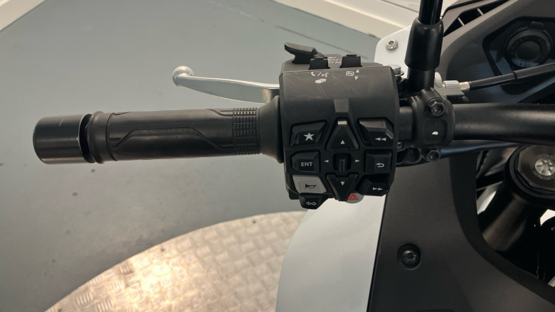 Honda NT1100 Manual (22 Model Year)